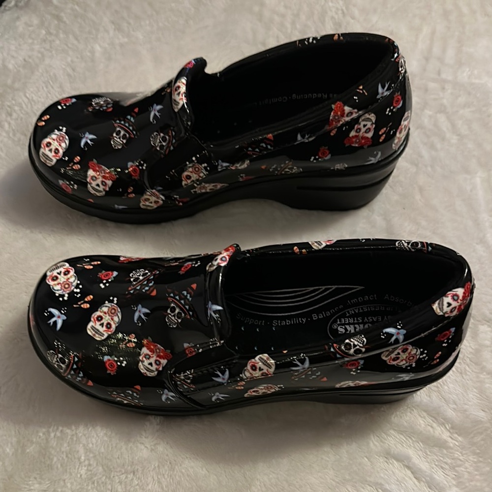 Women's Black Floral Slip-On Shoes